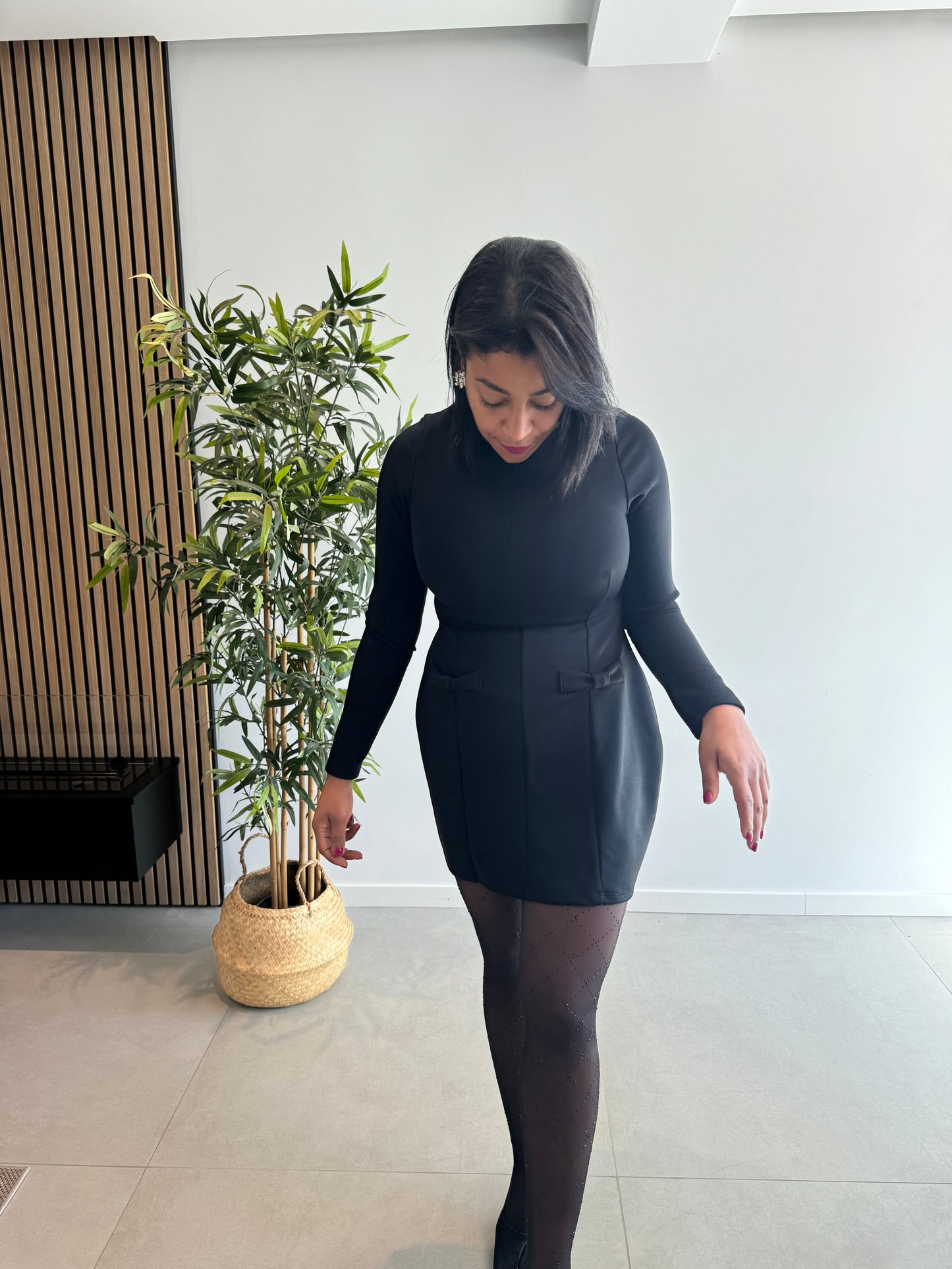 Vestido negro lazos