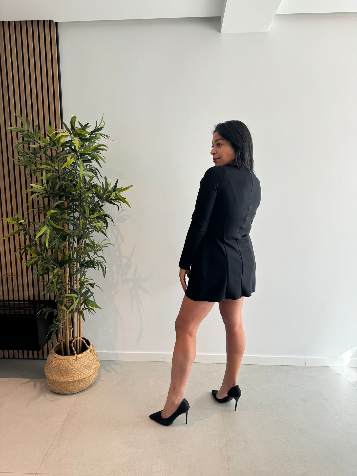 Vestido negro lazos